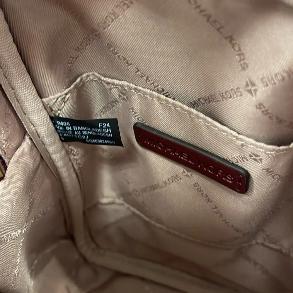 Michael Kors Jet Set Medium Signature Logo Crossbody Bag
Oxbloodl Jacquard
NWT - Picture 9 of 16